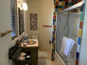 Hair dryer, towels - Brown Bear Lodge in the Red River NM Upper Valley (Red River)