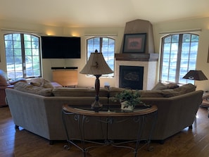 TV, fireplace, DVD player - Brown Bear Lodge in the Red River NM Upper Valley (Red River)