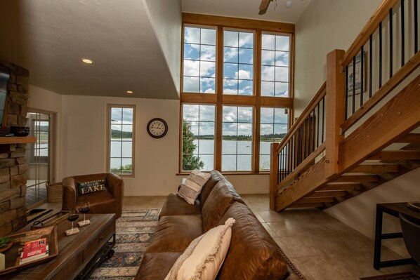 Smart TV, fireplace, DVD player