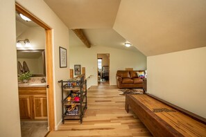 Téléviseur connecté, foyer, lecteur de DVD