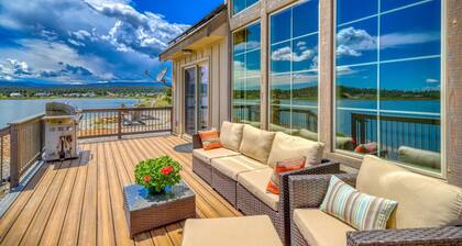 The Hot Toddy: Lakefront, Hot Tub, Pet Friendly, Fireplace, Games, Paddleboards, 6 Min to Uptown