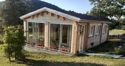 Chalet aislado en Egliseneuve des Liards con balcón