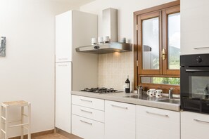Departamento, 1 habitación (Mezzogiorno) | Cocina privada | Horno, parrilla de estufa, lavavajillas y tetera eléctrica 