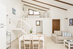 Apartamento, 2 habitaciones (Aurora) | 1 dormitorio, cortinas opacas, tabla de planchar con plancha