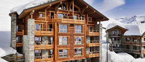 المنشأة من الخارج