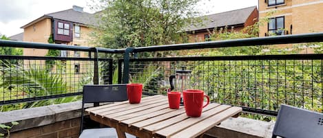 เบสิกอพาร์ทเมนท์, 1 ห้องนอน (2 Bedrooms) | ระเบียง