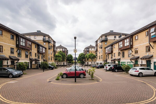 Basic Apartment, 1 Bedroom (2 Bedrooms) | Street view - Panoramic Docklands Home (London)