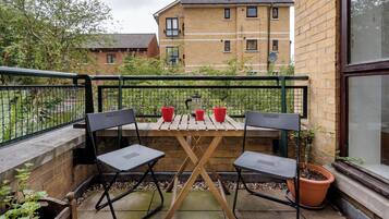 Apartment (2 Bedrooms) | Balcony