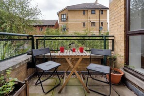 Apartemen (2 Bedrooms) | Balkon