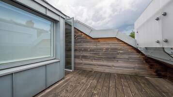 Talo (3 Bedrooms) | Parveke