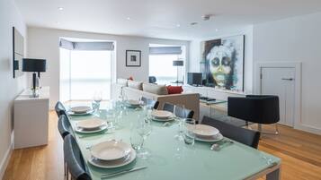 House (3 Bedrooms) | In-room dining