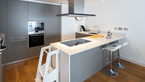 Rumah (3 Bedrooms) | Dapur pribadi
