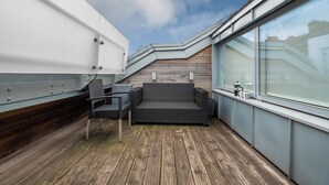 Rumah (3 Bedrooms) | Balkon