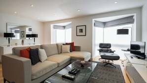 Rumah (3 Bedrooms) | Bagian depan properti
