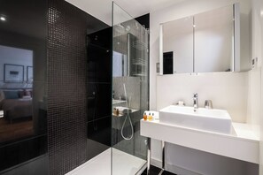 House (3 Bedrooms) | Bathroom | Designer toiletries, hair dryer, towels, soap