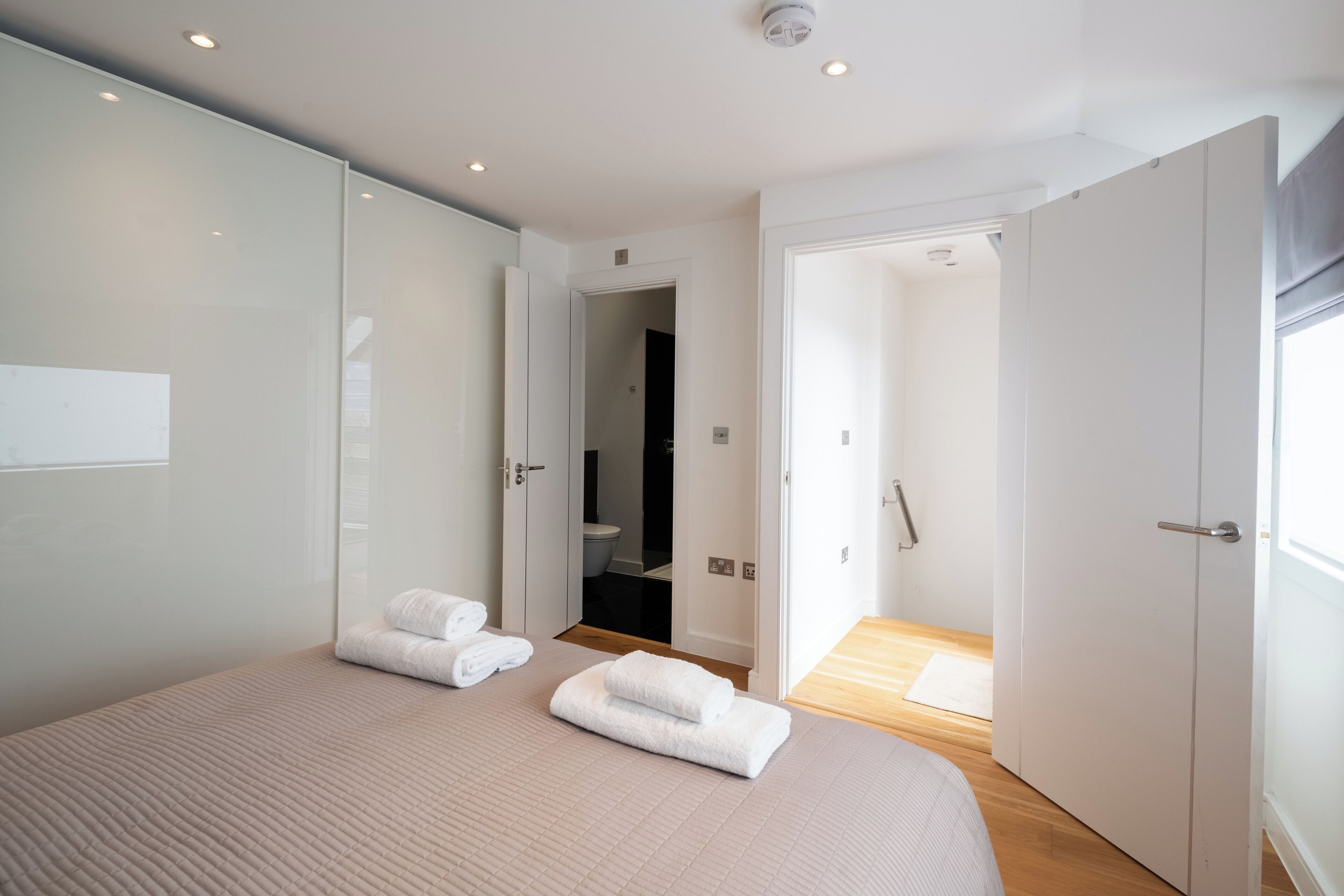 Casa (3 Bedrooms) | 3 dormitorios, decoración individual, mobiliario individual y escritorio