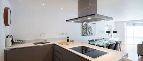 独立别墅 (3 Bedrooms) | 私人厨房 | 冰箱、微波炉、烤箱、炉灶