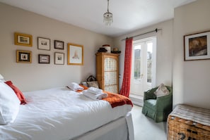 House (2 Bedrooms)
