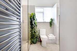Luxury Apartment (1 Bedroom) | Bathroom