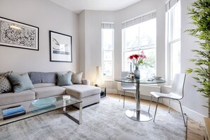 Luxury Apartment (1 Bedroom) | Living room