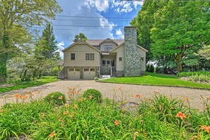Exterior - Amazing Historic Home w/ Stunning Mountain Views! (Blowing Rock)