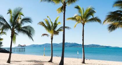 Classic QLD Huge Deck Pool CowboyStadium