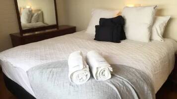 منزل كلاسيكي | 2 عدّة غرف نوم وبديكورات فريدة لكل غرفة وطراز فريد لكل وحدة ومكتب