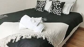 منزل بتصميم مميز | 2 عدّة غرف نوم وبديكورات فريدة لكل غرفة وطراز فريد لكل وحدة ومكتب