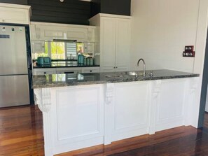 家庭独立别墅 | 私人厨房 | 公用冰箱 、公用微波炉、茶具/咖啡用具、电热水壶