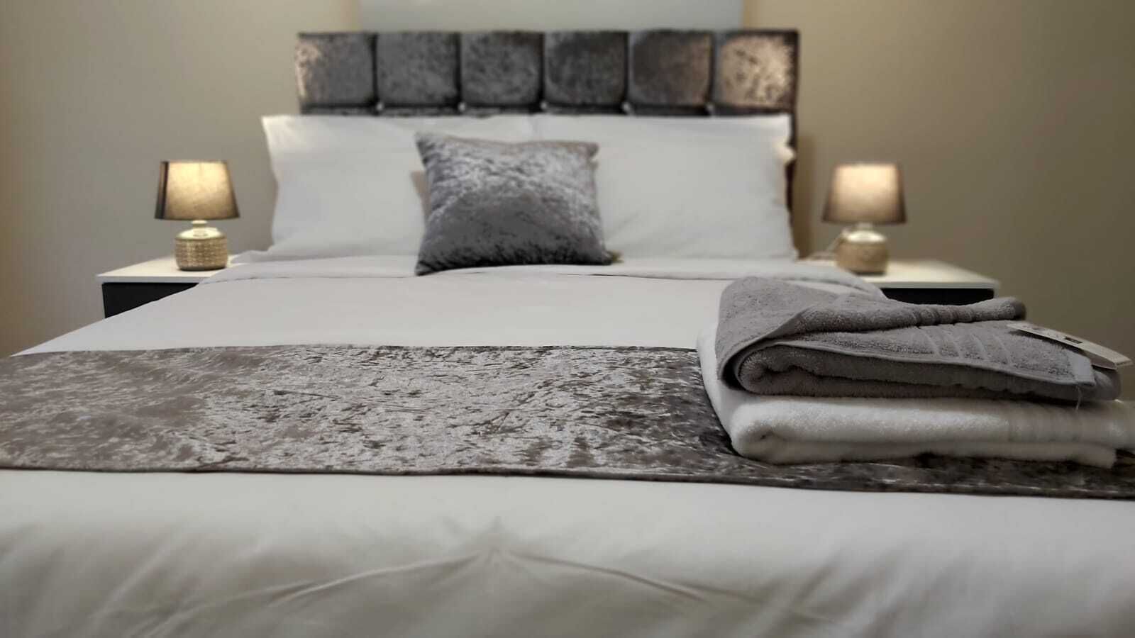 4 bedrooms, iron/ironing board, WiFi, bed sheets