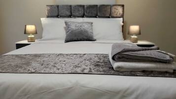 4 bedrooms, iron/ironing board, WiFi, bed sheets