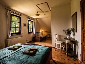 Unclassified image, 3 of 33, button