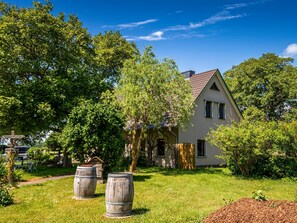 Unclassified image, 4 of 33, button