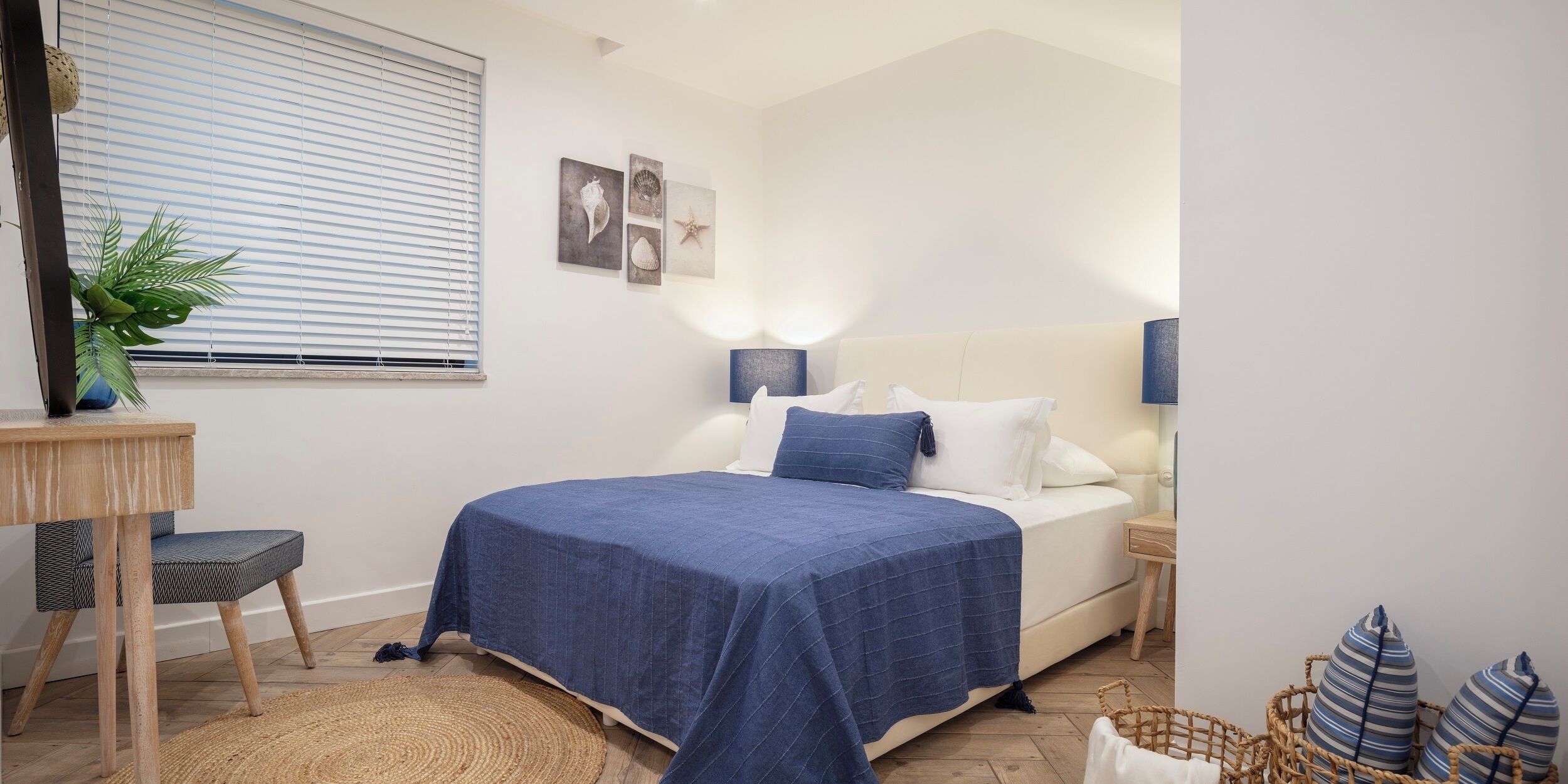 Suite estudio familiar, 2 habitaciones, vistas al mar, mirando al mar | Ropa de cama de alta calidad, caja fuerte, escritorio