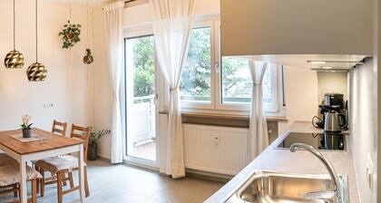 Appartement de vacances flambant neuf "Alex" près du centre avec vue sur la montagne, Wi-Fi et balcon