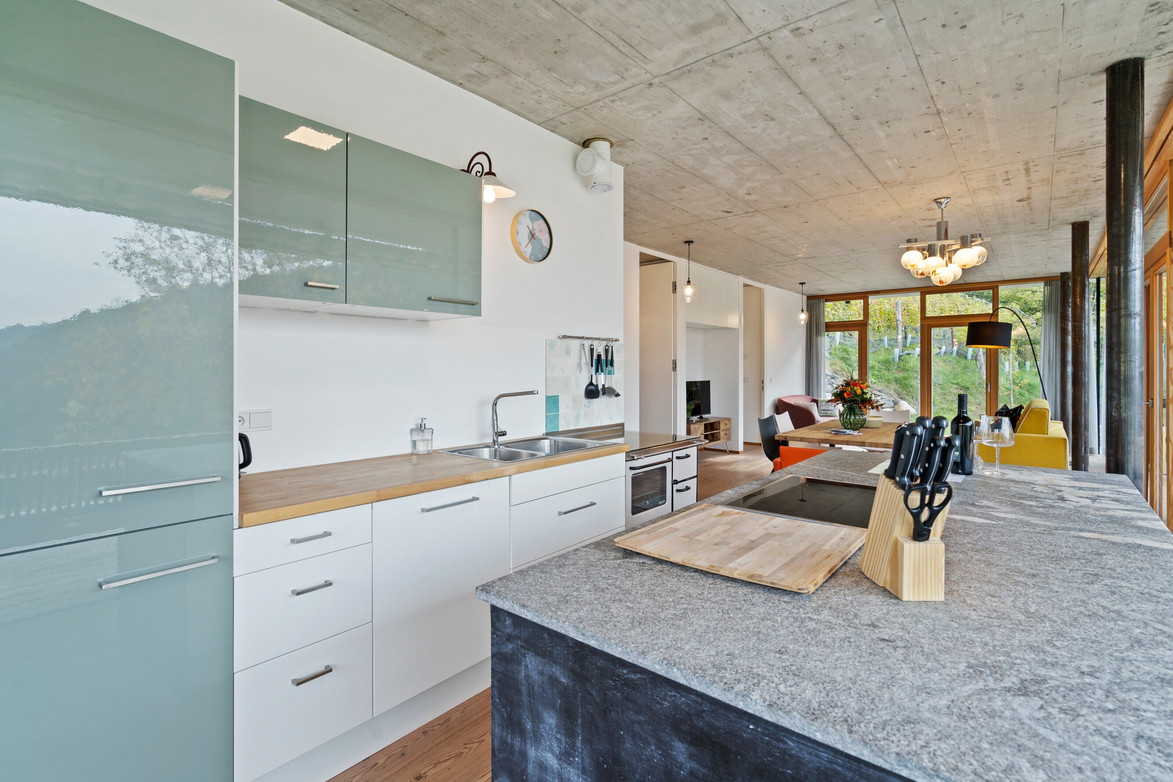 Frigorifero, forno, piano cottura, lavastoviglie