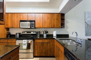 Refrigerador, microondas, horno y lavavajillas