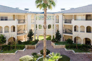 Exterior - Sweeping Views of Lake Travis, Luxury Resort Amenities with 3 Pools, Hot Tub and Fitness Center (Lago Vista)