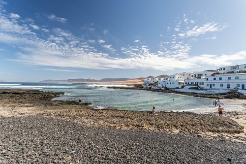 Casa de vacaciones 'Caleta de Caballo' directamente junto al mar con vistas al mar y terraza