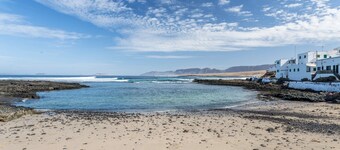 Maison de vacances 'Caleta de Caballo' directement sur la mer avec vue sur la mer et terrasse
