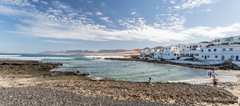 Holiday Home ‘Caleta de Caballo’ directly by the Sea with Sea View & Terrace