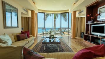 Fernseher, Stereoanlage