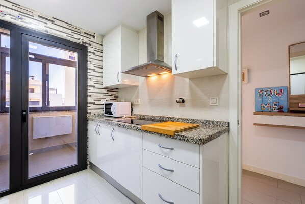 Refrigerador, microondas, parrilla de estufa y lavavajillas