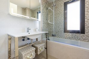 Bathtub, hair dryer, towels