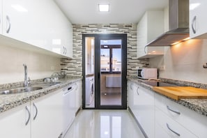 Refrigerador, microondas, parrilla de estufa y lavavajillas
