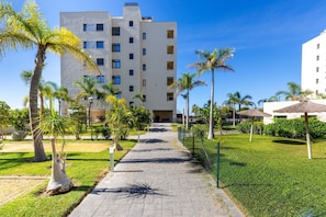 Property grounds - Apartamento Playa Marinsa with Shared Pool, AC, Balcony & WiFi (Torre del mar)