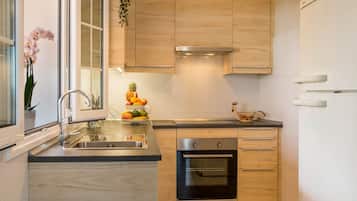 Køleskab, mikrobølgeovn, ovn, kogeplade