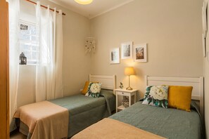 2 chambres, fer et planche à repasser, Wi-Fi gratuit, draps fournis