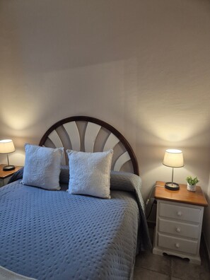 2 habitaciones, tabla de planchar con plancha y wifi gratis 