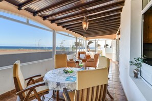 Outdoor dining - Villa "Rústica" close to the Beach with Sea and Mountain Views, Pool & Terraces (Matagorda)